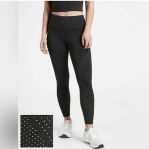 Athleta Accelerate Lasercut 7/8 tight size 3x